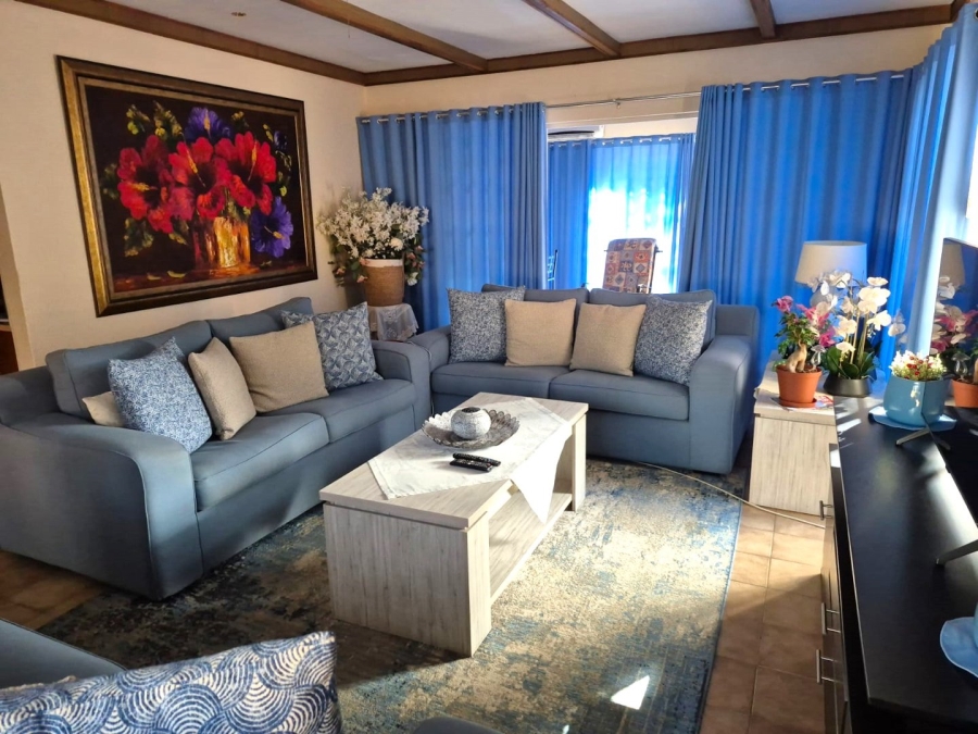 6 Bedroom Property for Sale in Flimieda North West